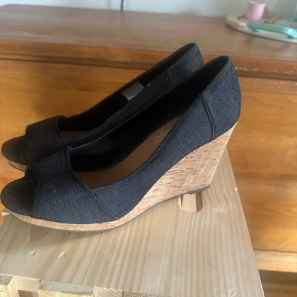 Elegant Black Wedge Heels